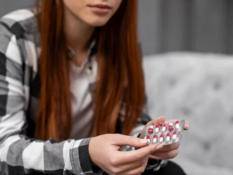 НПВС: Как правильно и безопасно снимать боль при эндометриозе